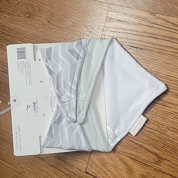 Bibs - Picture 3 of 3